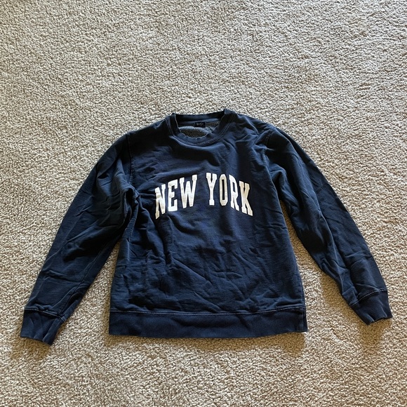 Brandy Melville Sweaters - Brandy Melville New York Sweatshirt